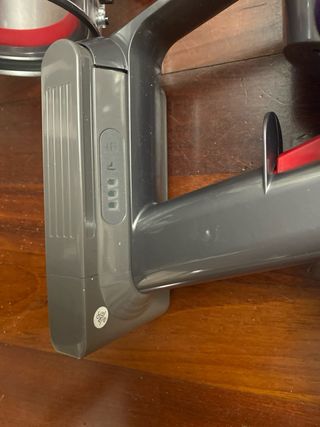 Corpo aspirapolvere Dyson V10 con batteria