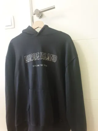 Sudadera Pull&Bear Negra Rhode Island