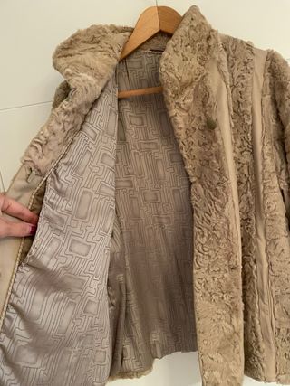 Chaquetón astracán y cuero beige