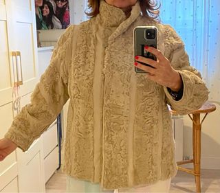 Chaquetón astracán y cuero beige