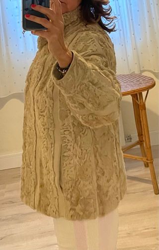 Chaquetón astracán y cuero beige