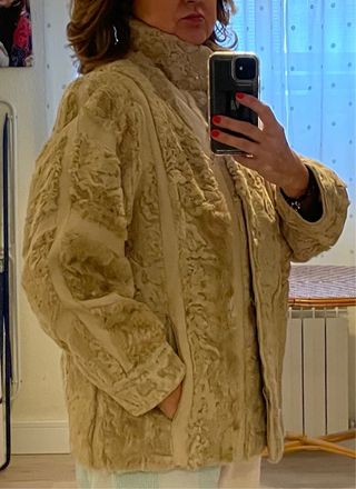 Chaquetón astracán y cuero beige