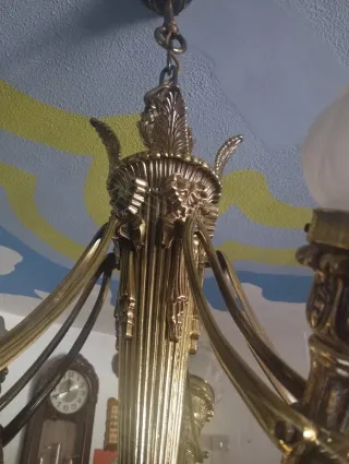 Lámpara de bronce estilo clásico