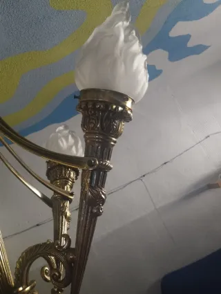 Lámpara de bronce estilo clásico