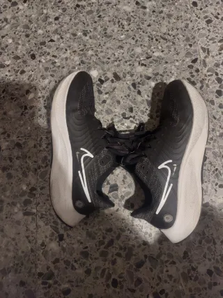 Zapatillas Nike Negras y Blancas