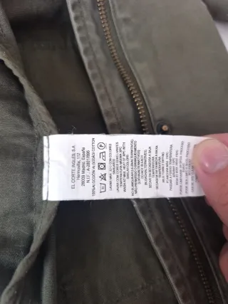 Chaqueta verde militar con capucha