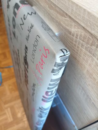 Cabecero Tapizado Gris con Diseño Ciudades