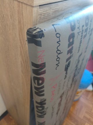 Cabecero Tapizado Gris con Diseño Ciudades
