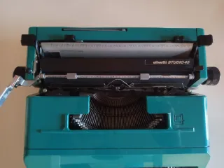 Máquina de escribir Olivetti Studio 45