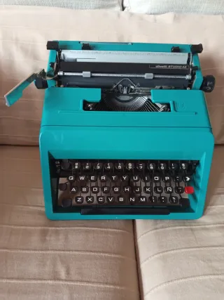 Máquina de escribir Olivetti Studio 45