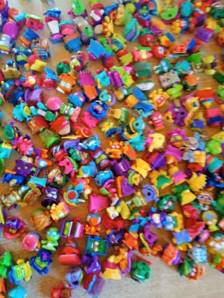 Lote 450 figuras Superthings