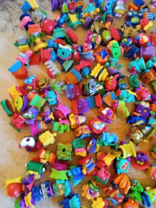 Lote 450 figuras Superthings