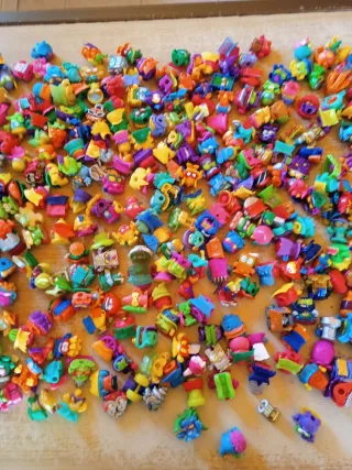 Lote 450 figuras Superthings