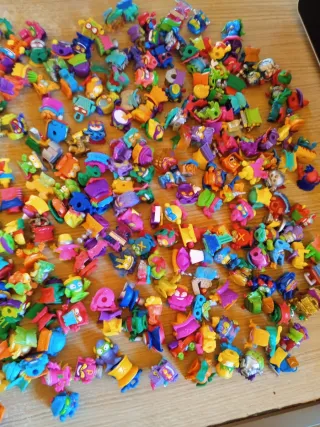 Lote 450 figuras Superthings