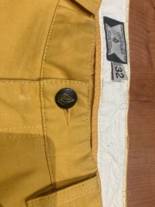Pantalón Volcom mostaza Talla 32