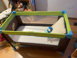 Parque cuna con colchón y trona