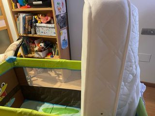 Parque cuna con colchón y trona