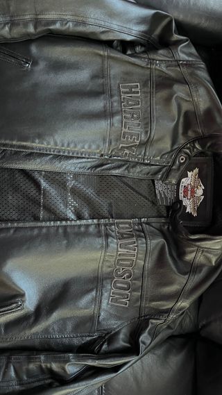Chaqueta original de piel Harley Davidson.