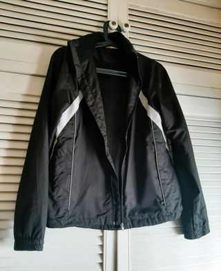 Chaqueta Deportiva Mujer Negra y Blanca