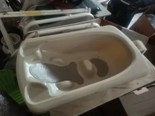 Cuna, silla coche, cambiador con bañera