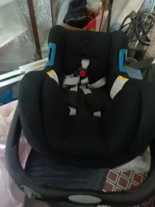 Cuna, silla coche, cambiador con bañera