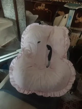 Cuna, silla coche, cambiador con bañera