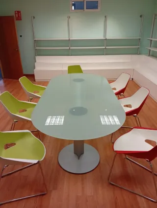 Mesa de reuniones cristal y metal