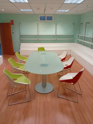 Mesa de reuniones cristal y metal