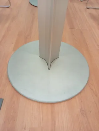 Mesa de reuniones cristal y metal