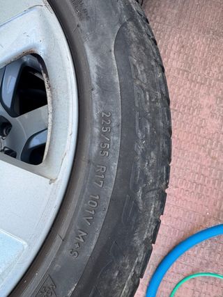 llanta Audi con neumáticos 180€ las 4