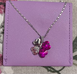 Collana con ciondolo a quadrifoglio