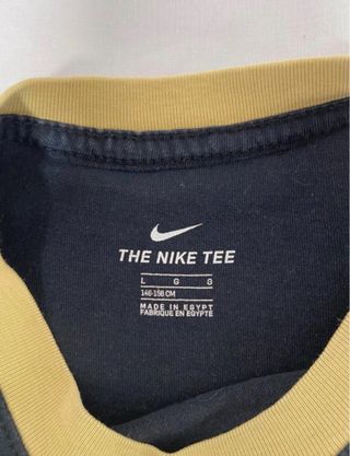 Camiseta Nike Air Logo Rayado Negra y Dorada