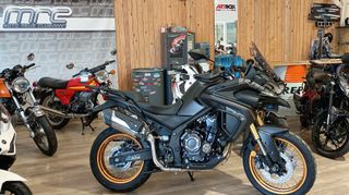 Voge 525 DSX Negra y Dorada