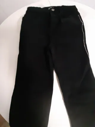 Pantalón pitillo Zara negro