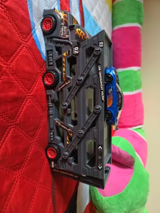 Juego de camiones y garaje