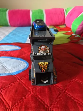 Juego de camiones y garaje