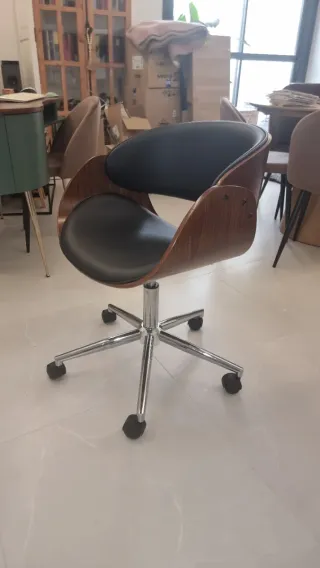 Silla de oficina ergonómica madera y cuero