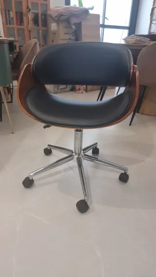 Silla de oficina ergonómica madera y cuero