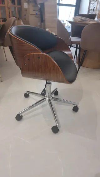 Silla de oficina ergonómica madera y cuero