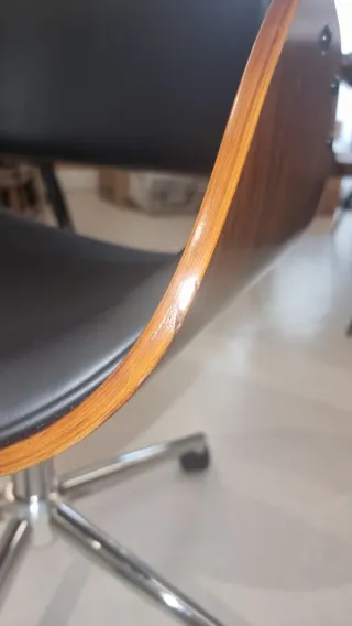 Silla de oficina ergonómica madera y cuero