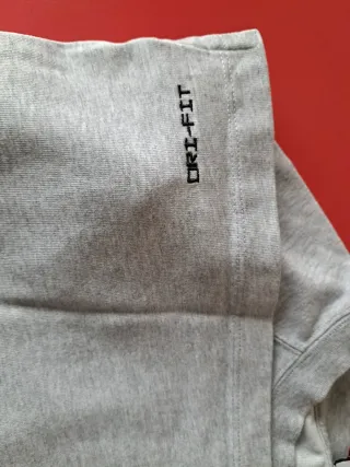 Camiseta Nike Gris.  L 147/158CM