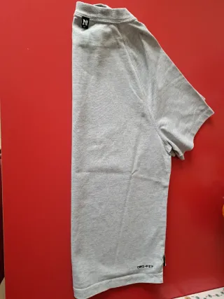Camiseta Nike Gris.  L 147/158CM