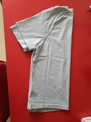Camiseta Nike Gris.  L 147/158CM