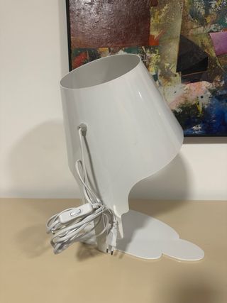 Lámpara de mesa “minimalista” (leer descripción)