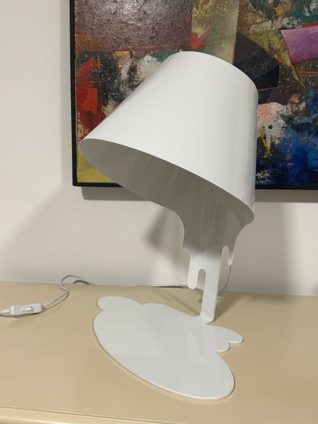 Lámpara de mesa “minimalista” (leer descripción)