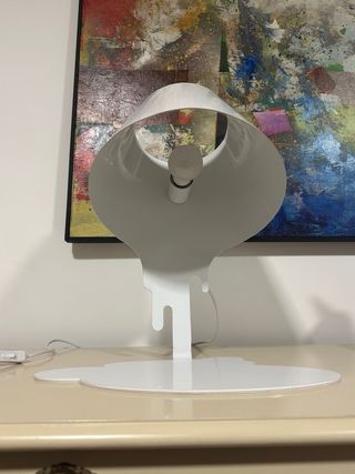 Lámpara de mesa “minimalista” (leer descripción)