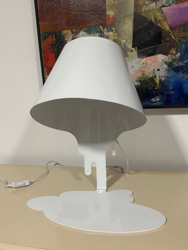 Lámpara de mesa “minimalista” (leer descripción)