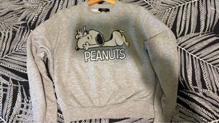 Sudadera Bershka Snoopy Peanuts Gris