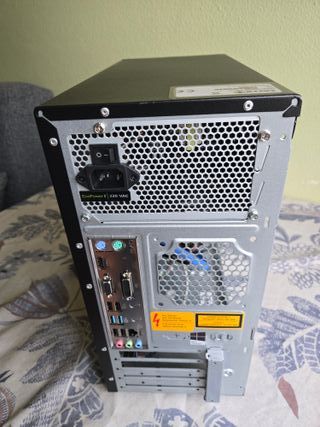 Ordenador de sobremesa Terra Negro/Plata