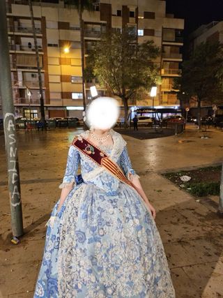 Traje de Fallera azul y blanco